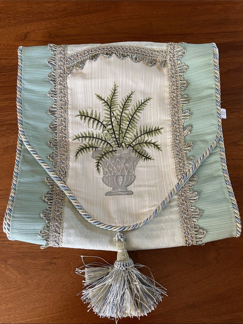 VINTAGE Elegant Sage Green Embroidered Table Runner Botanical Fern Urn Tassels